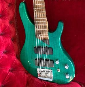 WASHBURN6-String Bass299,00€